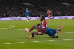 前裁判:伊萨克对詹姆斯犯规在先 索博接触不足以让加纳乔弹射出去