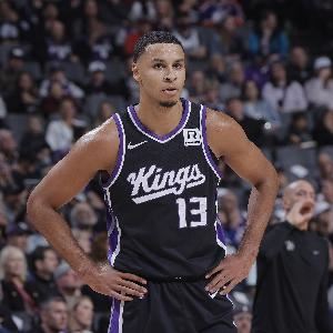 国王官方：基根-穆雷左手拇指手术成功 将在4-6周后复查