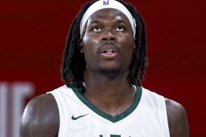 当年富保罗警告多队别选择利文斯顿 如今他在雄鹿被裁了