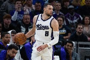 效率挺高！拉文第一节三分3中2砍下8分3助攻 正负值+8