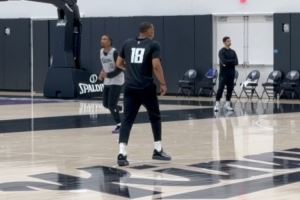 威少参与国王实战训练 组织出色&防守积极&但仍有不合理突破