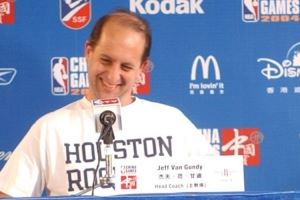 稳定环境对新秀很重要！汤帅换成范甘迪后 火箭对姚明的定位剧变