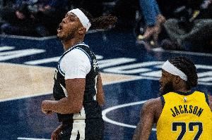 字母哥谈特纳被嘘：这对任何为一支队伍效力10年的人而言都不公平图片